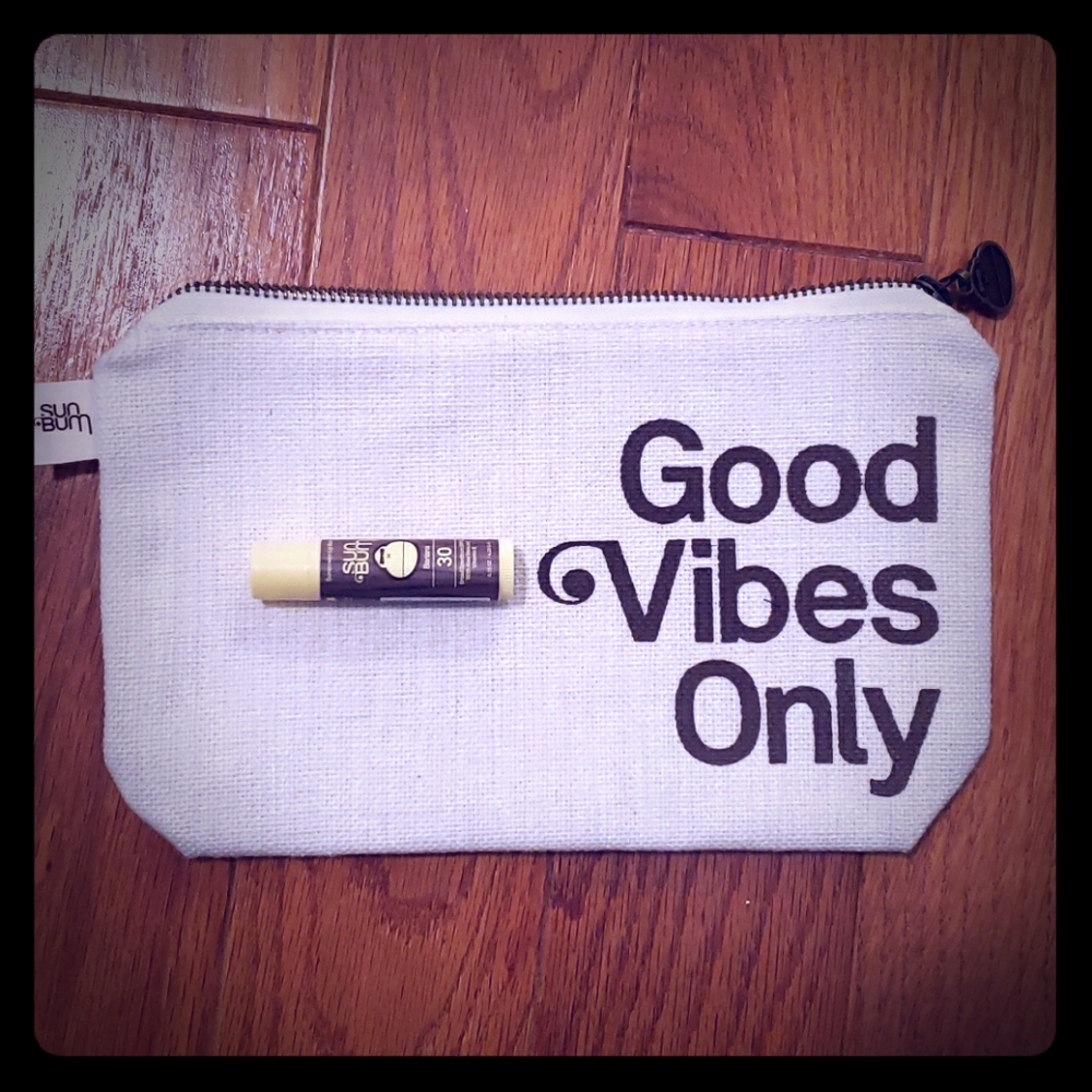 🎈Must go🎈 "Good Vibes Only" bag by Sun Bum
